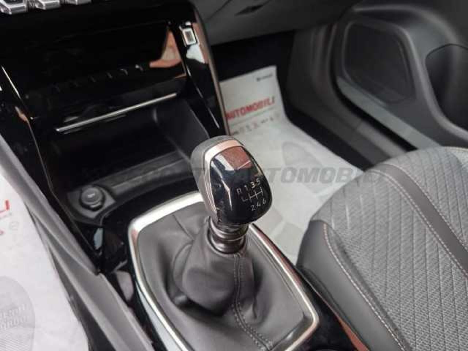 Peugeot 2008 1.2l - black