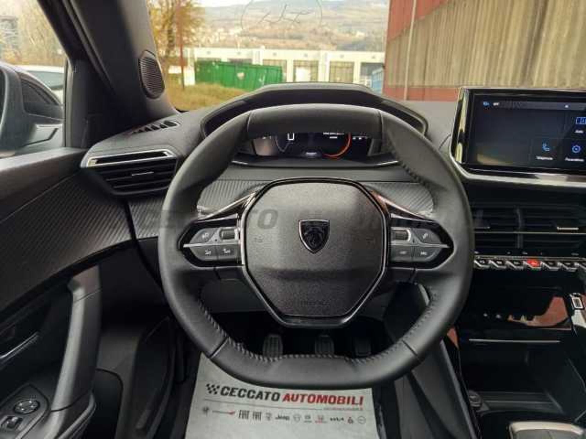 Peugeot 2008 1.2l - black