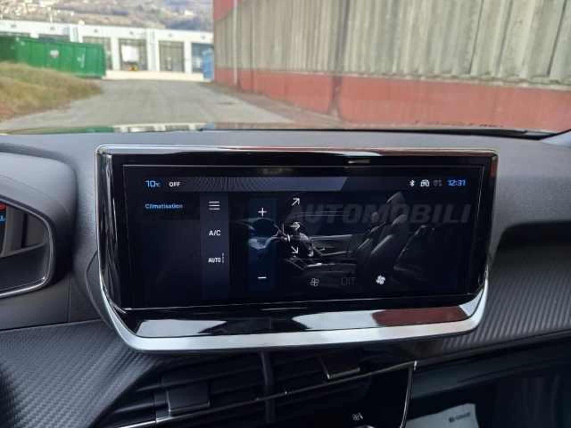 Peugeot 2008 1.2l - black