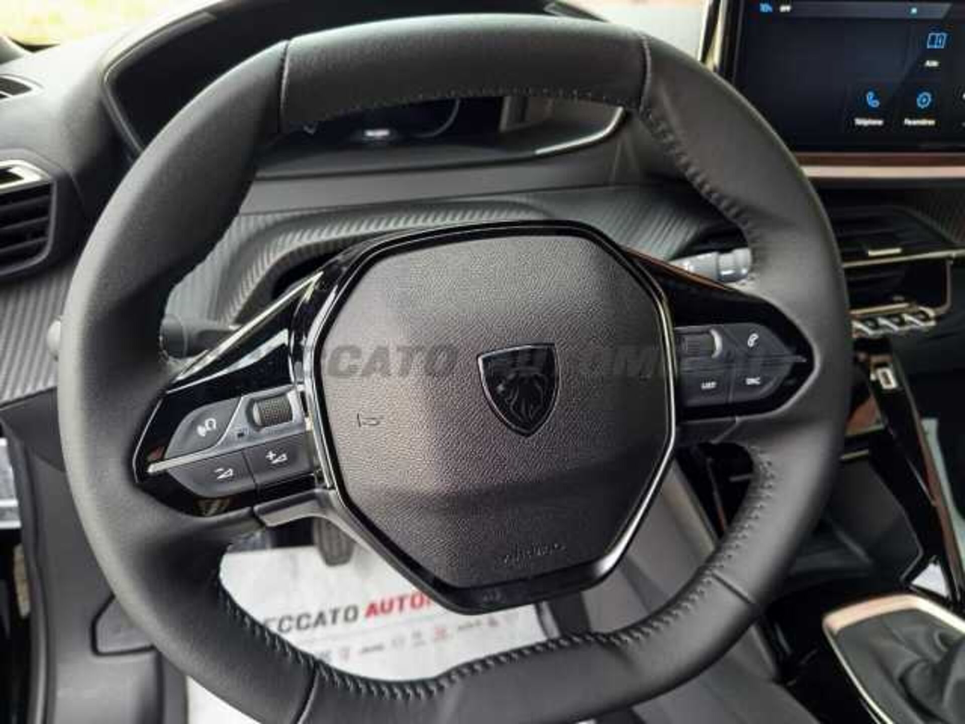 Peugeot 2008 1.2l - black