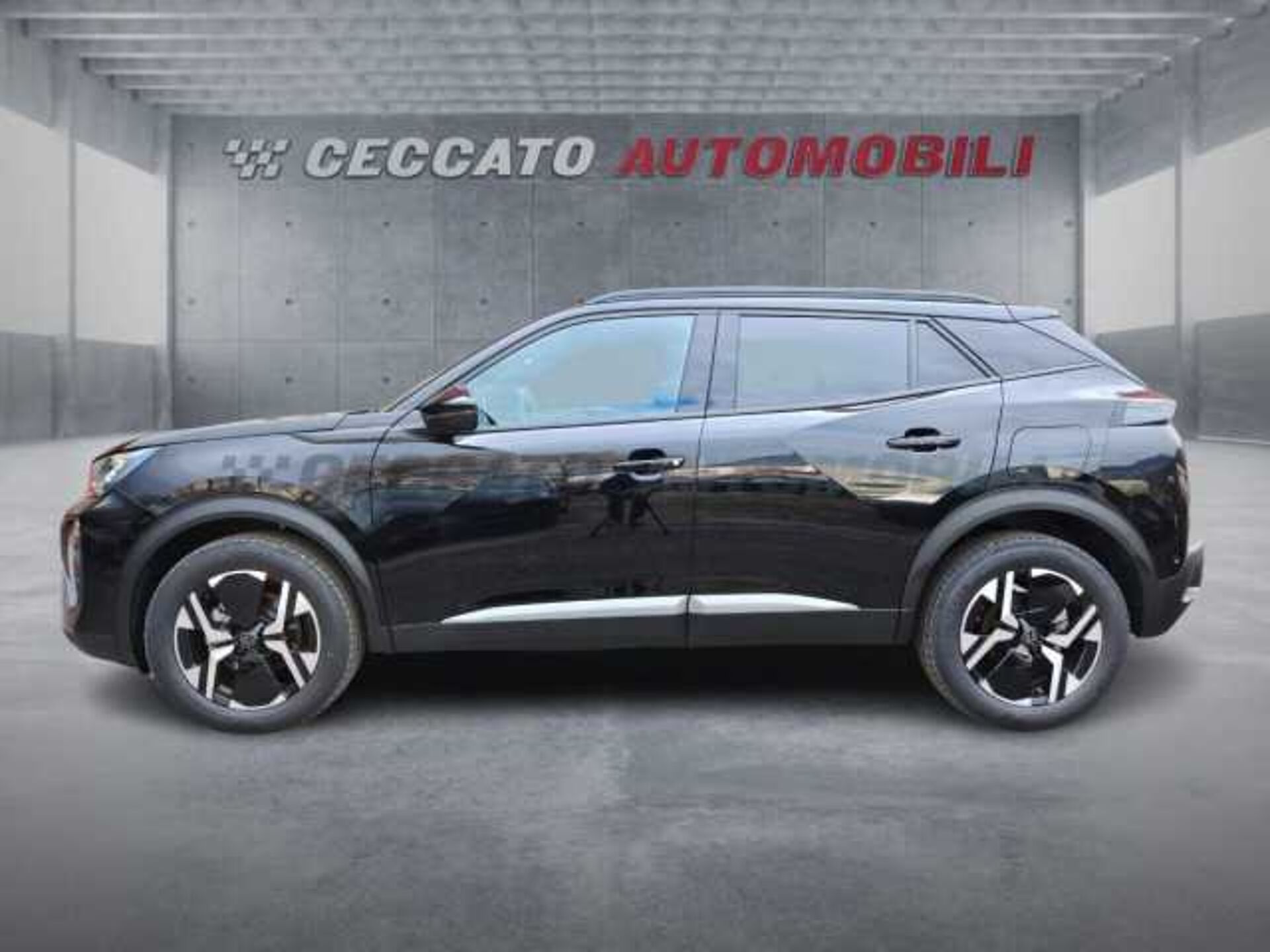 Peugeot 2008 1.2l - black