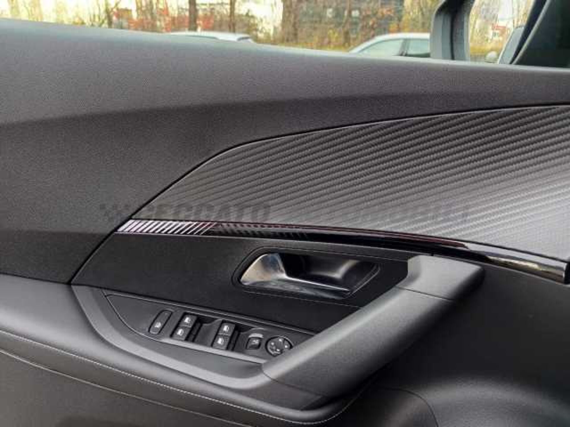 Peugeot 2008 1.2l - black