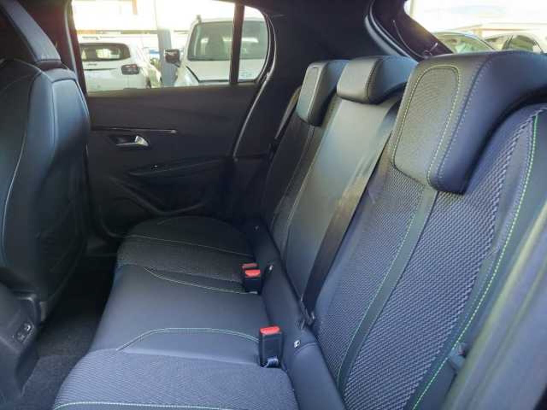 Peugeot 208 1.2l - black