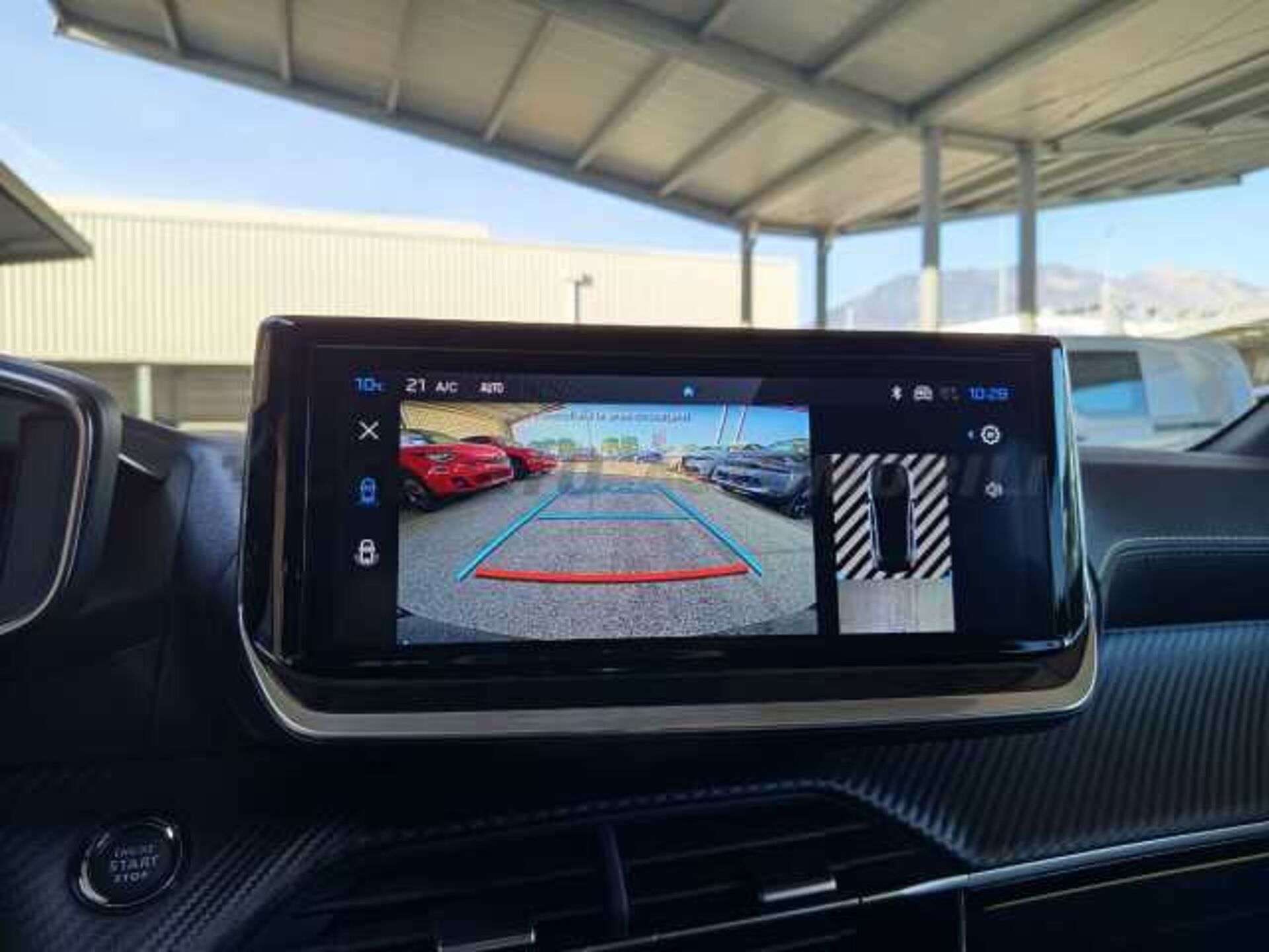 Peugeot 208 1.2l - black