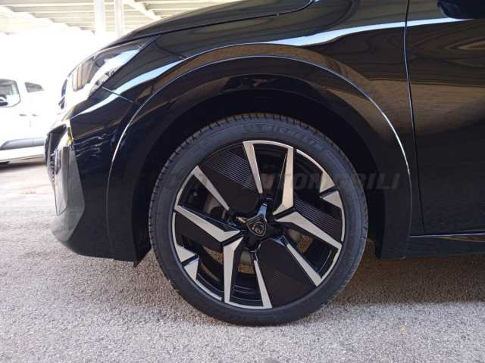 Peugeot 208 1.2l - black