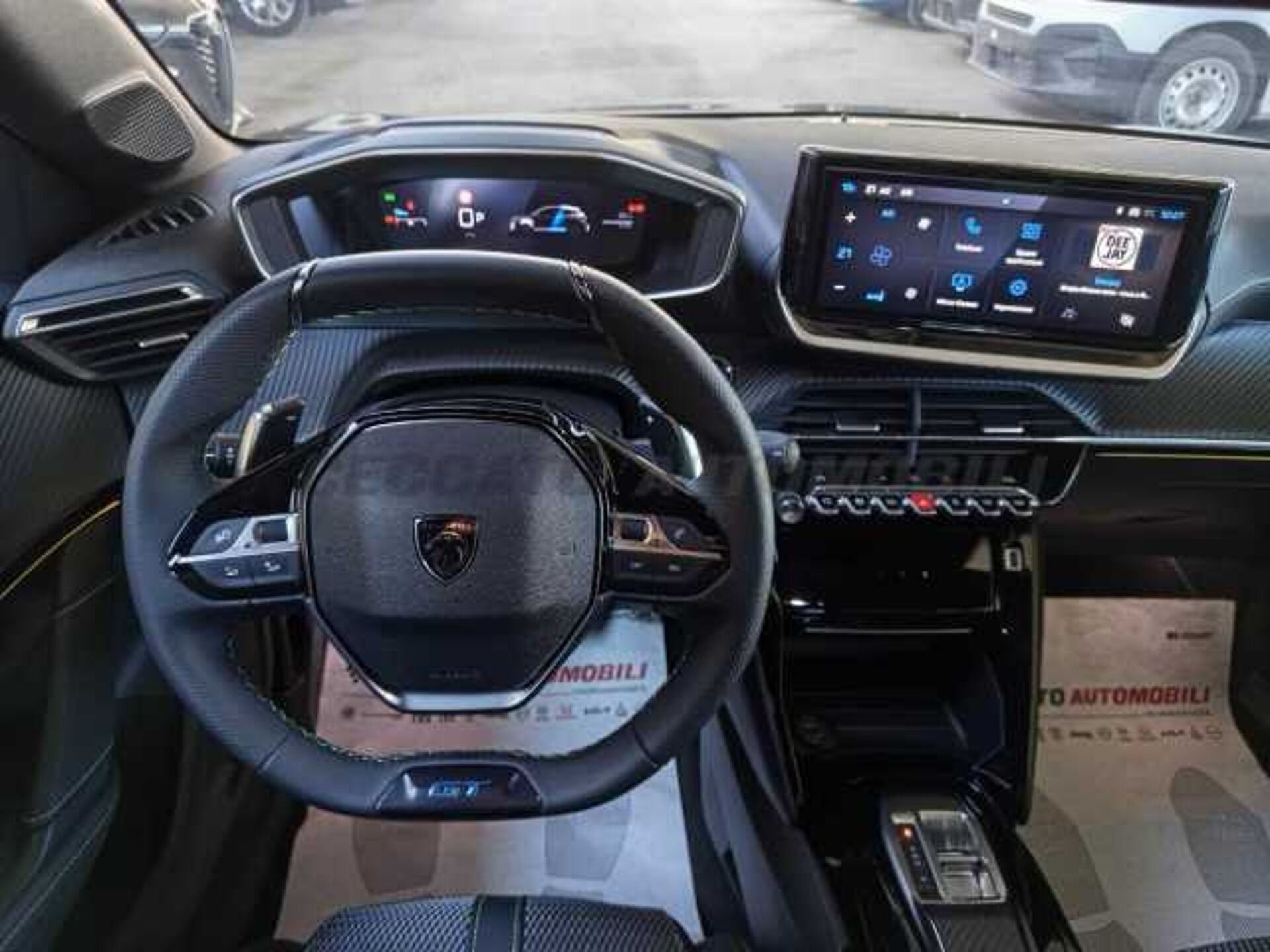 Peugeot 208 1.2l - black