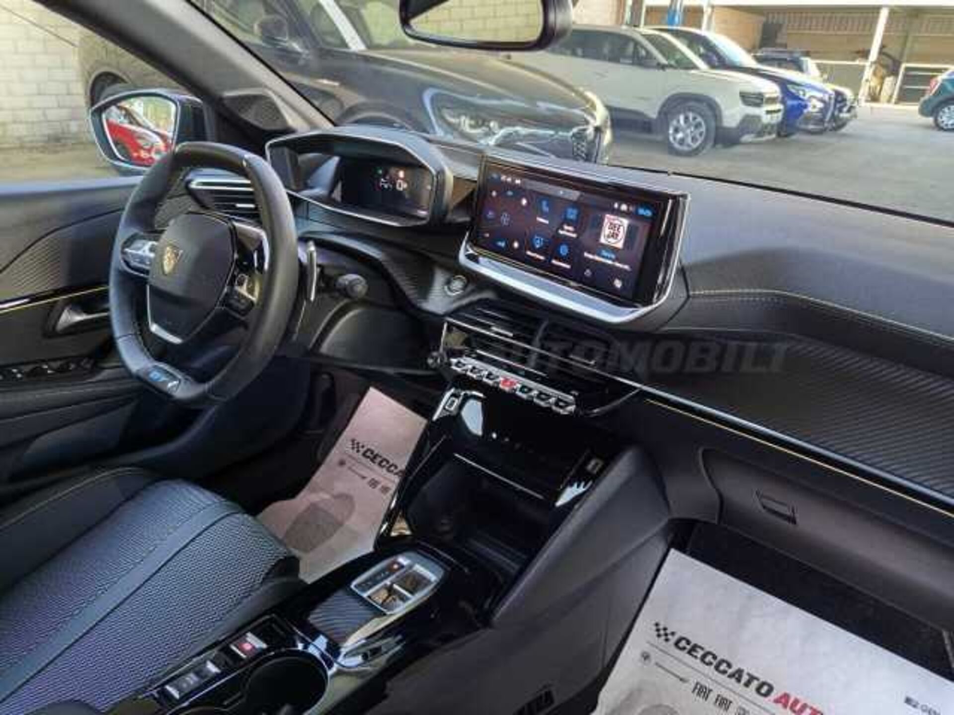 Peugeot 208 1.2l - black