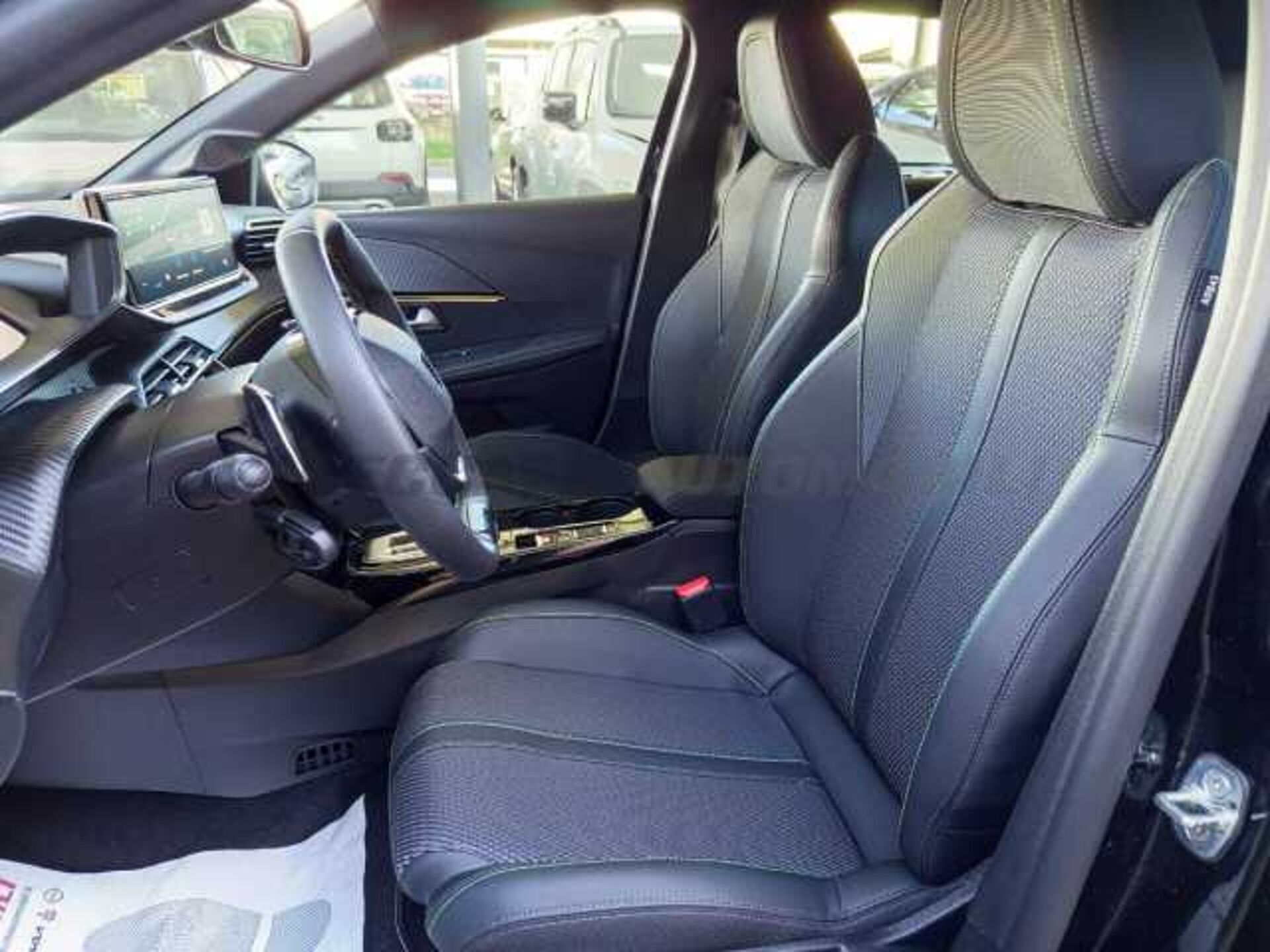 Peugeot 208 1.2l - black