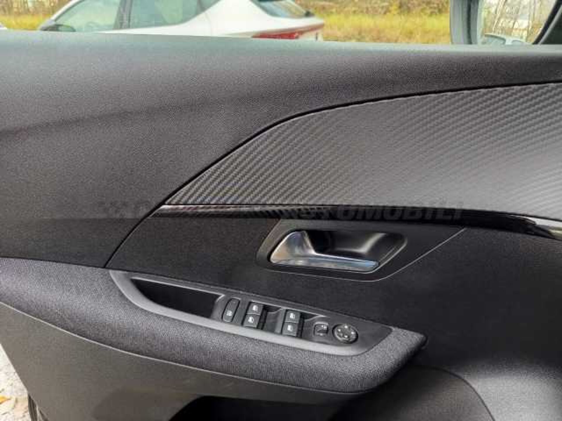 Peugeot 208 1.2l - black