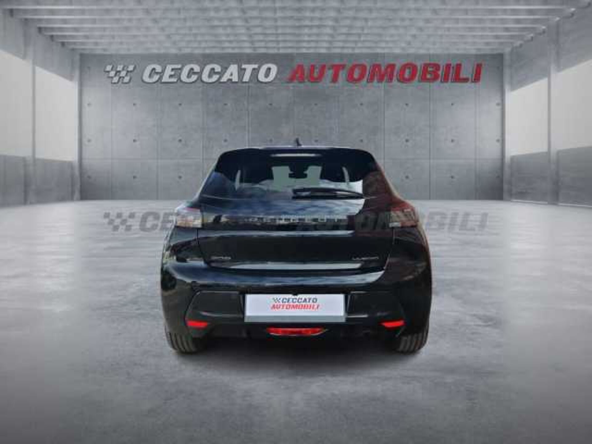 Peugeot 208 1.2l - black