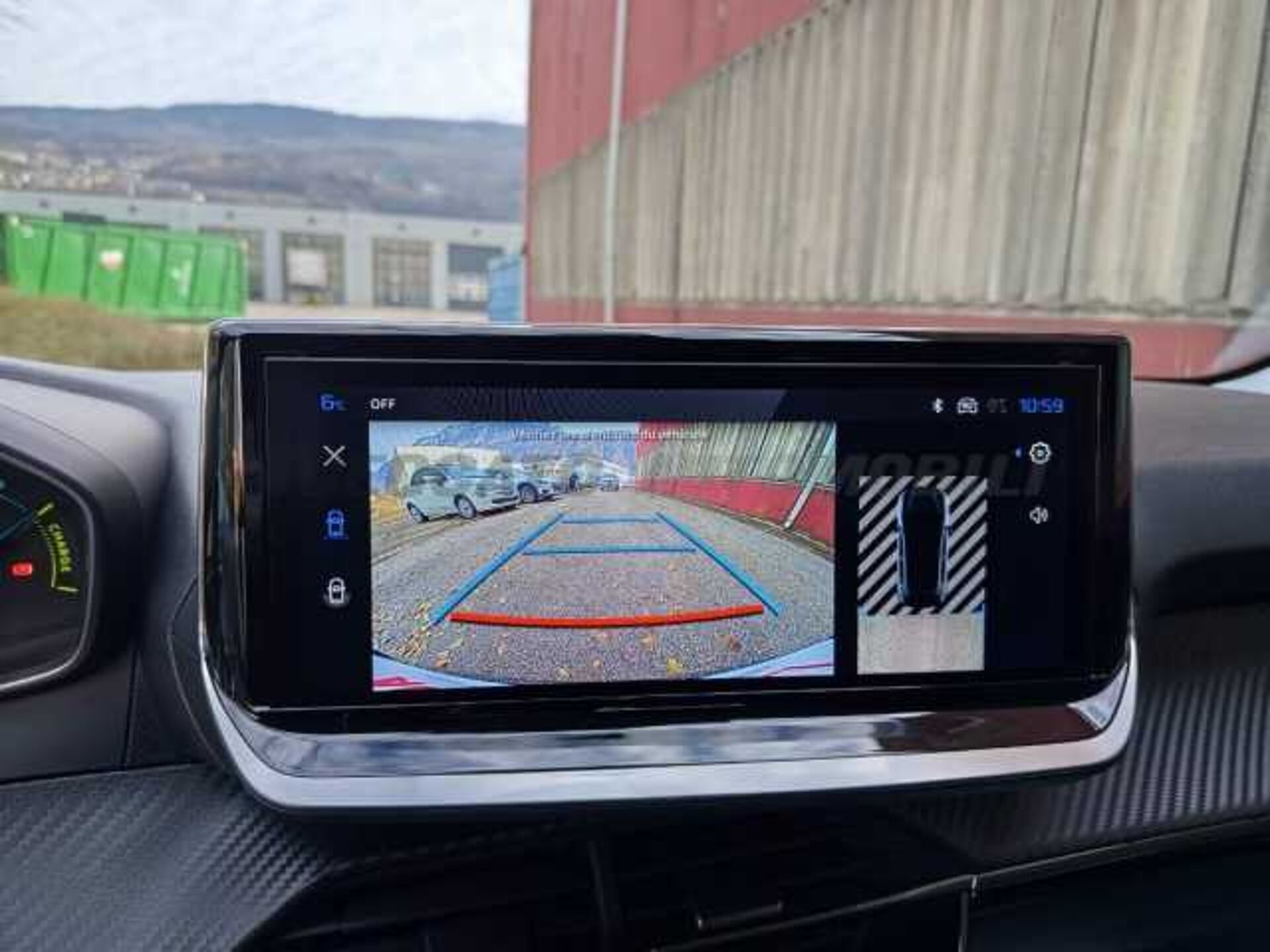 Peugeot 208 1.2l - black